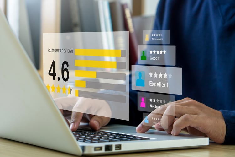 Man searching online reviews. Reviews displaying an average rating of 4.6 appearing on the screen.